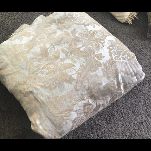 Gold beige print comforter - Picture 1 of 7